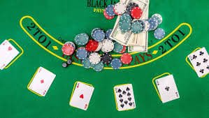 Fitur live dealer link topanwin menampilkan blackjack dan Dragon Tiger dengan studio multi-kamera profesional